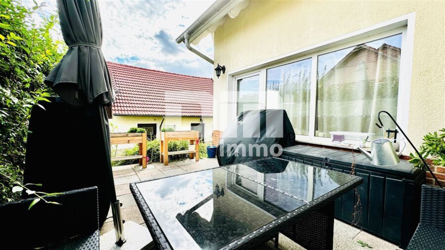 Schönes Mehrfamilienhaus geteilt nach WEG mit umfangreichen Nutzflächen und Traumgrundstück - WE2 - EG Terrasse